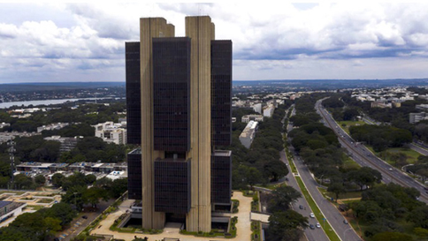 Inflação desacelera em julho, mas ainda acende alerta no BC e no mercado
