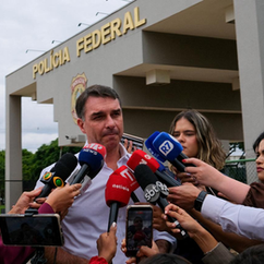 Flávio Bolsonaro defende mudanças na Constituição caso seja eleito