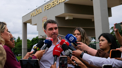 Flávio Bolsonaro defende mudanças na Constituição caso seja eleito