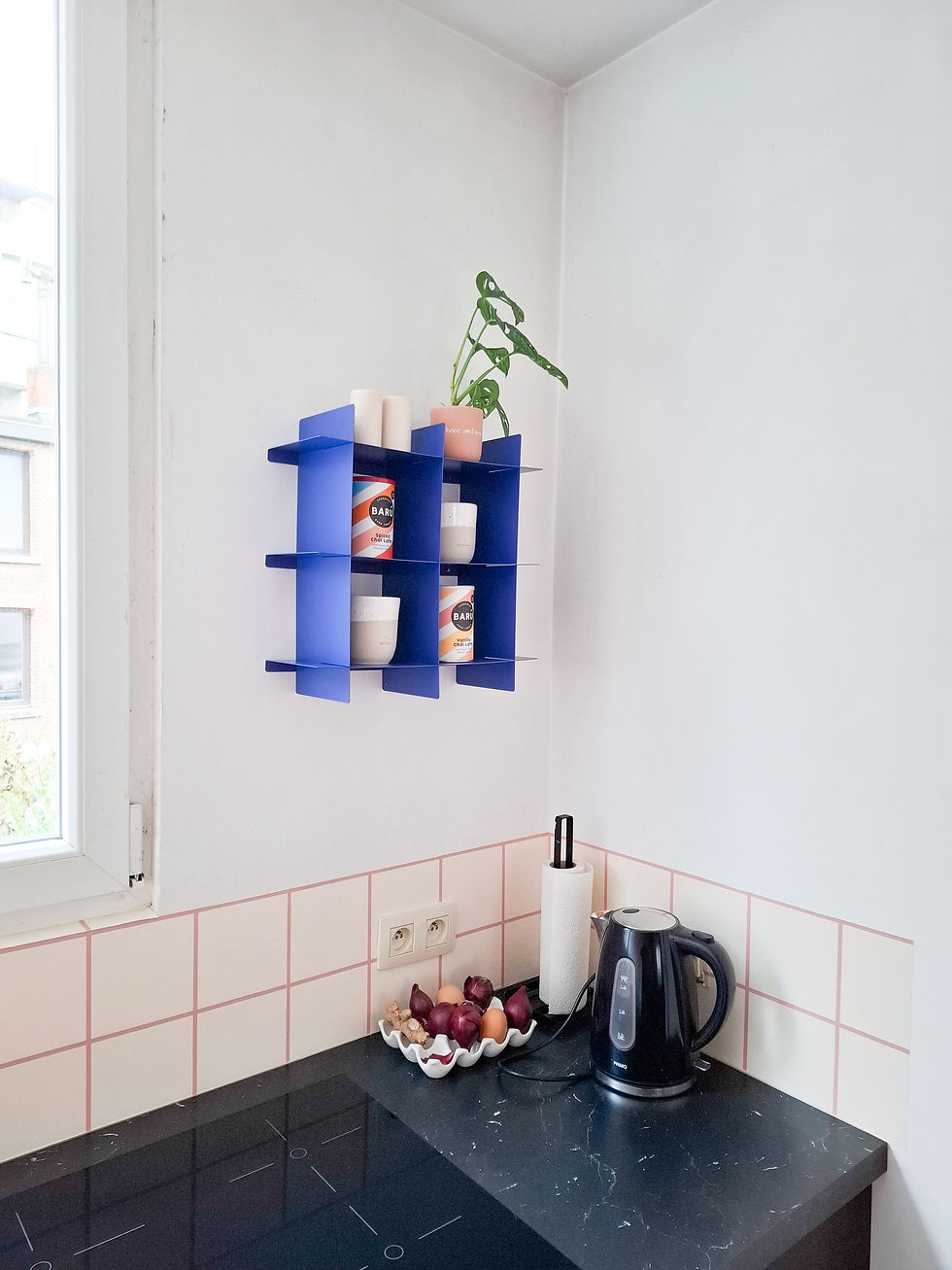 Keuken in ruilappartement met natuurlijke materialen en veel licht