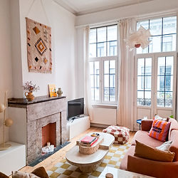 Alleen werken in een warme, uitnodigende ruimte met vintage meubels