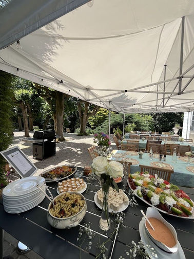 Buffet fleuri pour repas d'entreprise en Essonne