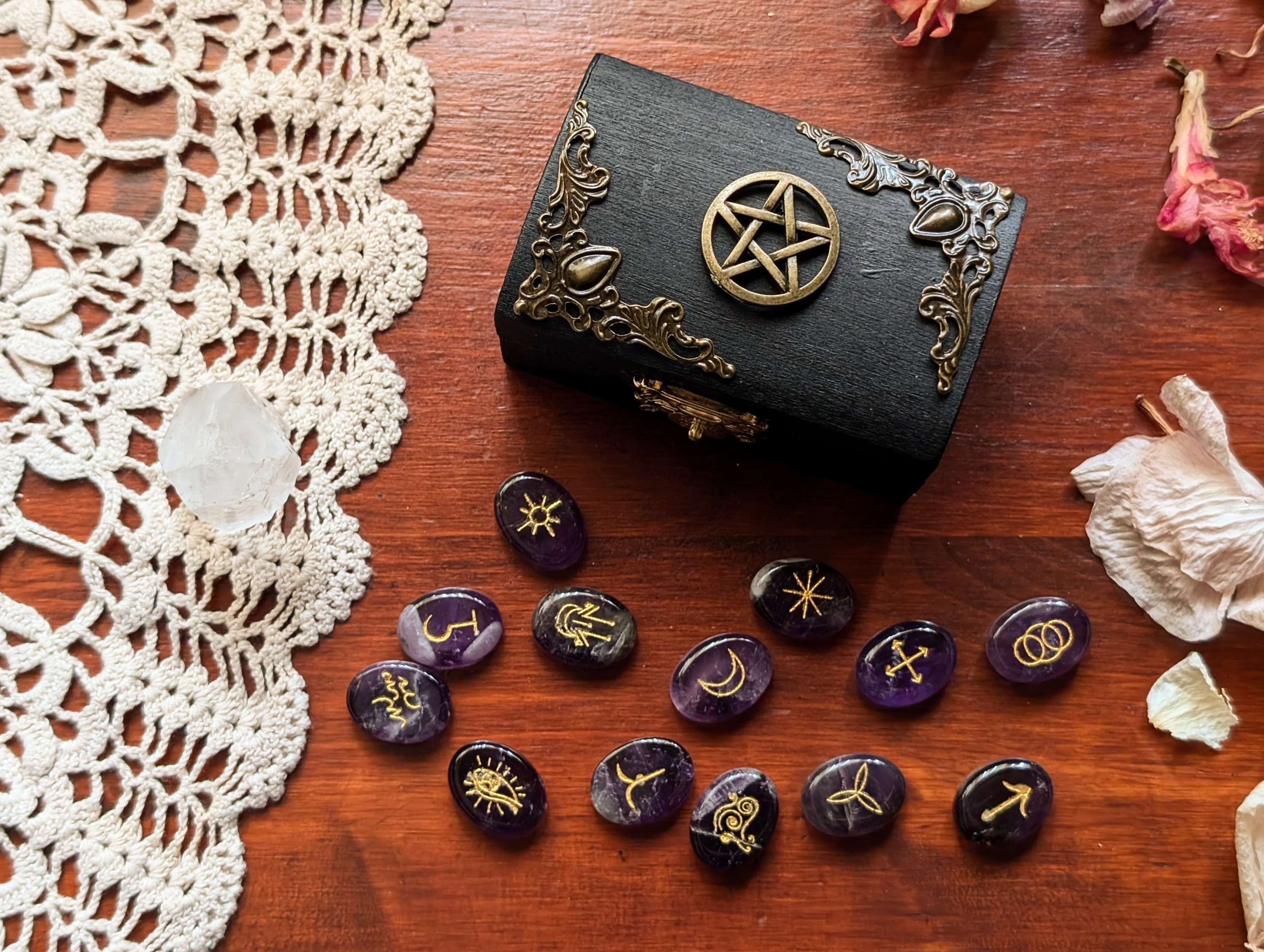 Witches RUNES divination kit, with bag and wooden box - amethyst