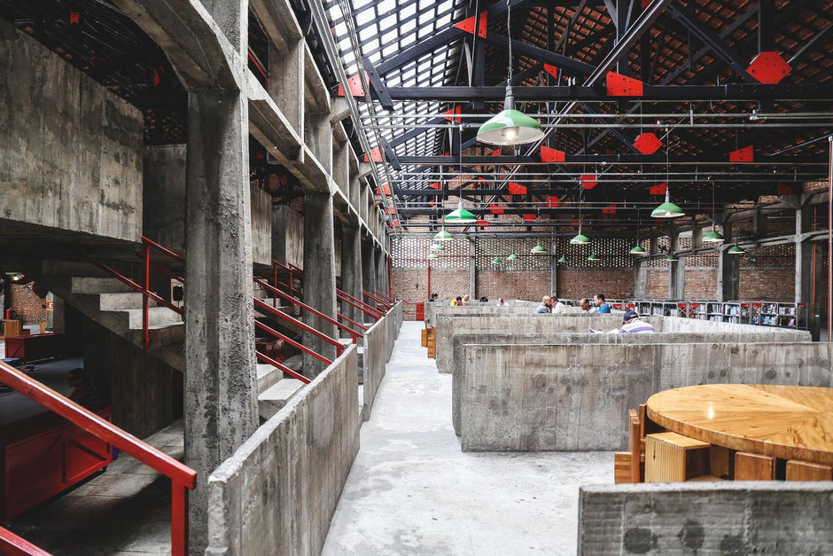 "Tijolo por tijolo": conheça a história por trás do Sesc Pompeia de Lina Bo Bardi