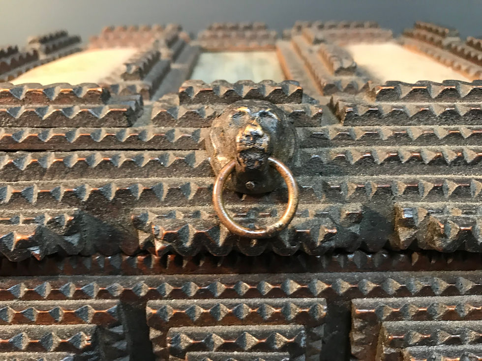 19TH CENTURY FOLK ART - TRAMP ART BOX