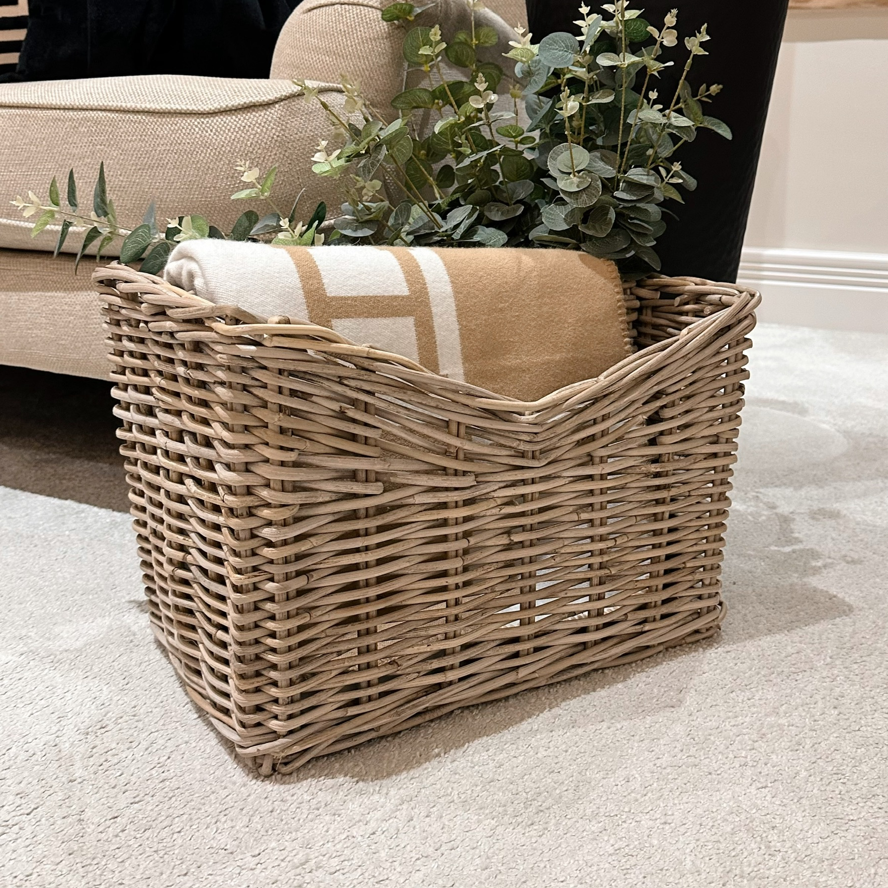 Lavish Magazine Holder / Basket