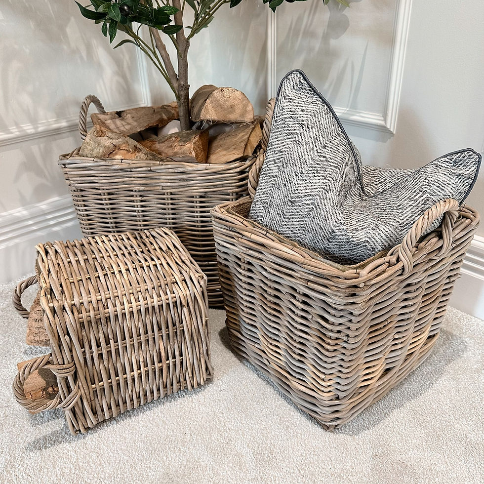 Thumbnail: Lavish Square Wicker Baskets with Handles (Set of 3)