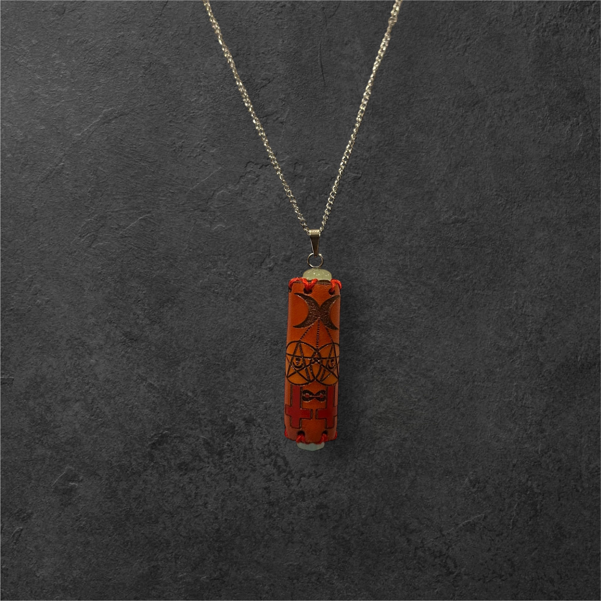 Talisman "Amour lesbien " (cuir)