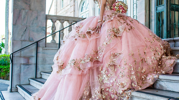 Beige y Café Oscuro Editorial Curada Fotografía General Sitio Web de Fotografía (1).png