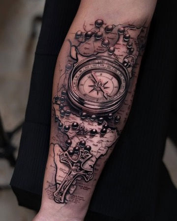 Kompass, Karte, Rosenkranz Tattoo
