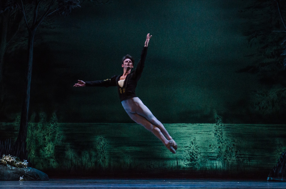 Luca Sbrizzi dancing in Giselle