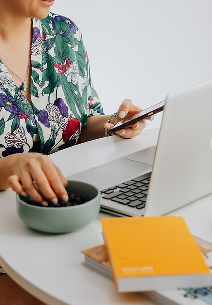 kaboompics_a-woman-works-on-a-laptop-at-home-13242.jpg