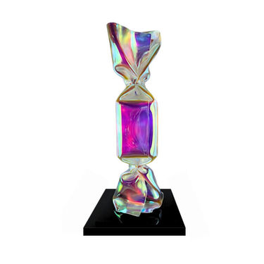 Sculptures de bonbons colorés réalisées par Laurence Jenkell, artiste contemporaine française renommée, également connue sous le nom de JENKELL. Ces œuvres emblématiques, en plexiglas, aluminium ou marbre, incarnent l’esprit du néo-pop art et sont disponibles à la vente à la galerie d’art contemporaine Artbyceline, située à Valence dans la Drome, avec une exposition permanente au Best Western plus Le Clos Syrah. Découvrez une sélection unique de bonbons torsadés, appelés “Wrapping Bonbons”, devenus symboles d’identité artistique, de transformation et d’hommage à la liberté. Art by Céline propose des œuvres d’art originales et puissantes pour les collectionneurs et amateurs d’art contemporain français et européen.