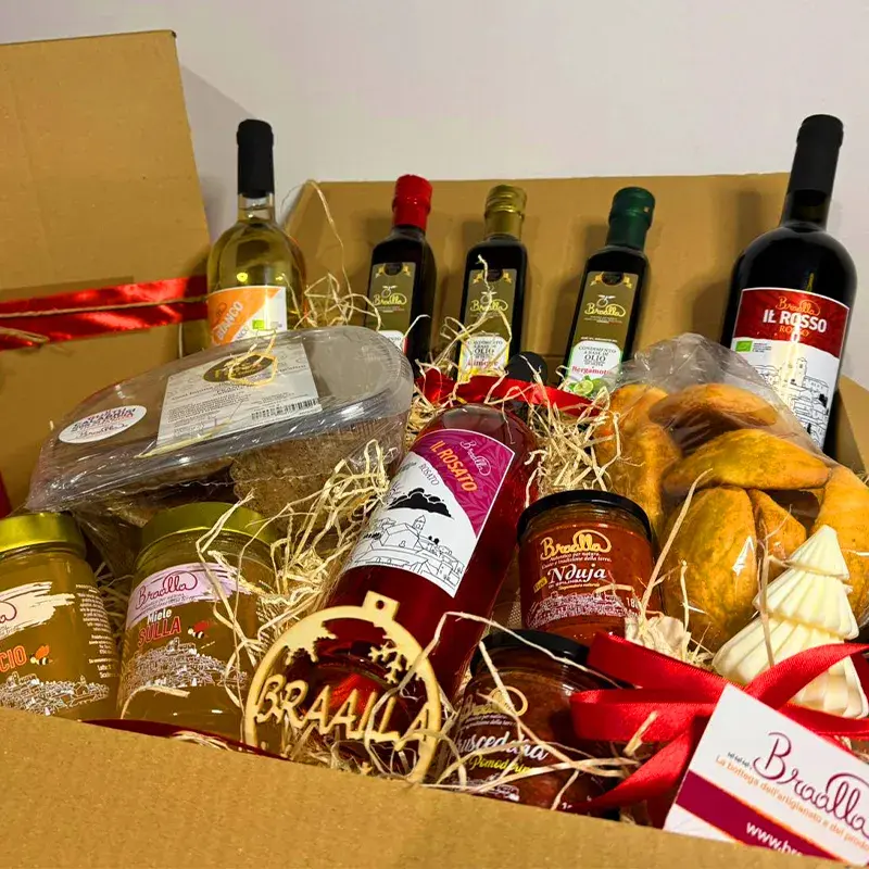 Miniaturbild: il grande cofanetto Braalla con vino, miele, ’nduja, bruschetta, oli aromatizzati, frise, pastette e candela artigianale.