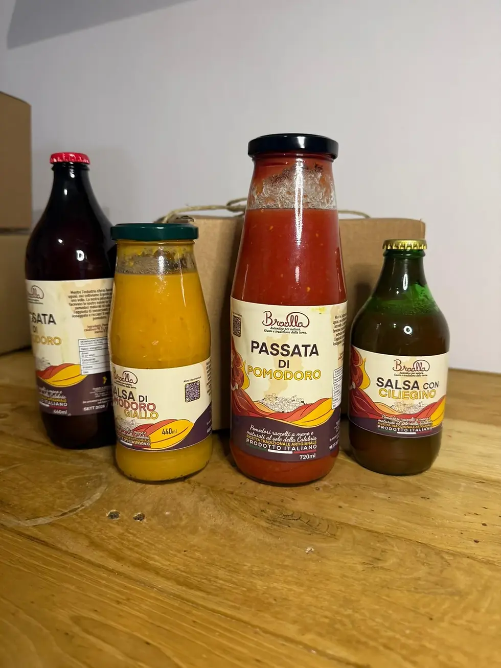 Passata di pomodoro calabrese, salsa di ciliegino e salsa di pomodoro giallo. Pacco da giù 'U Sucu di Braalla,