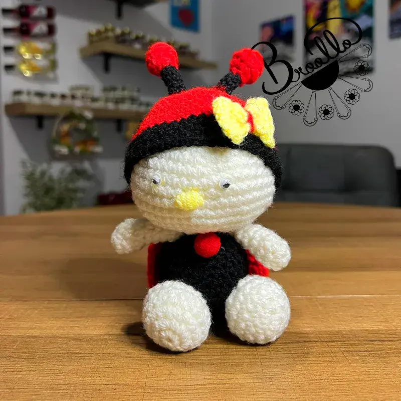 coccinella amigurumi pupazzo statuetta