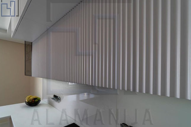 Яскрава сучасна кухня. Фото встановленої кухні