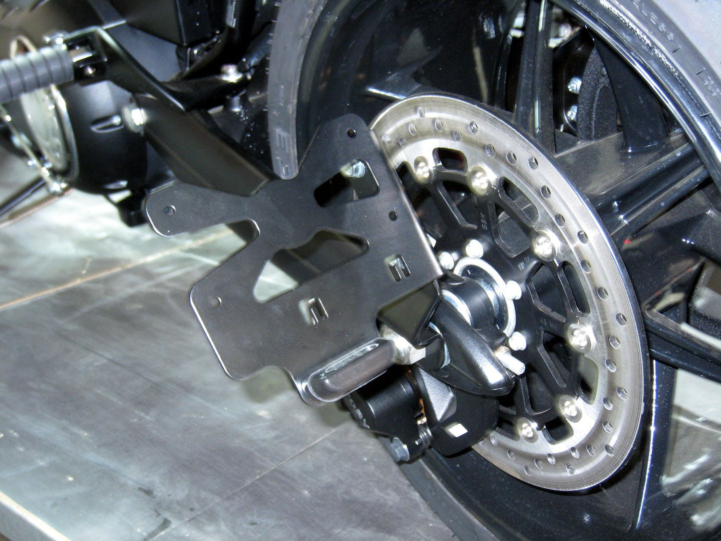 Support de plaque + éclairage de plaque adapt. VICTORY