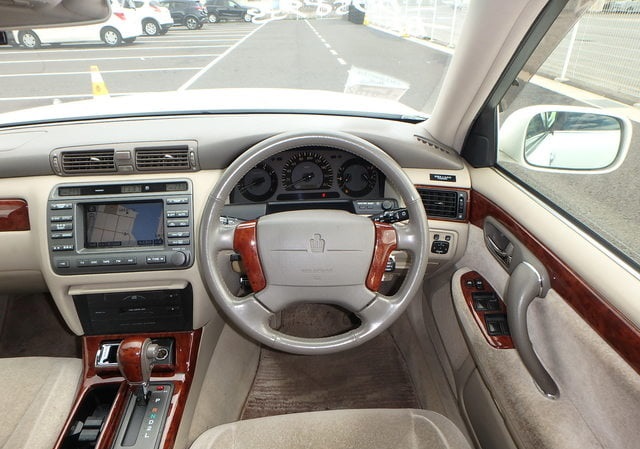 2001 Toyota Crown JDM car for sale — photo 5 of 6