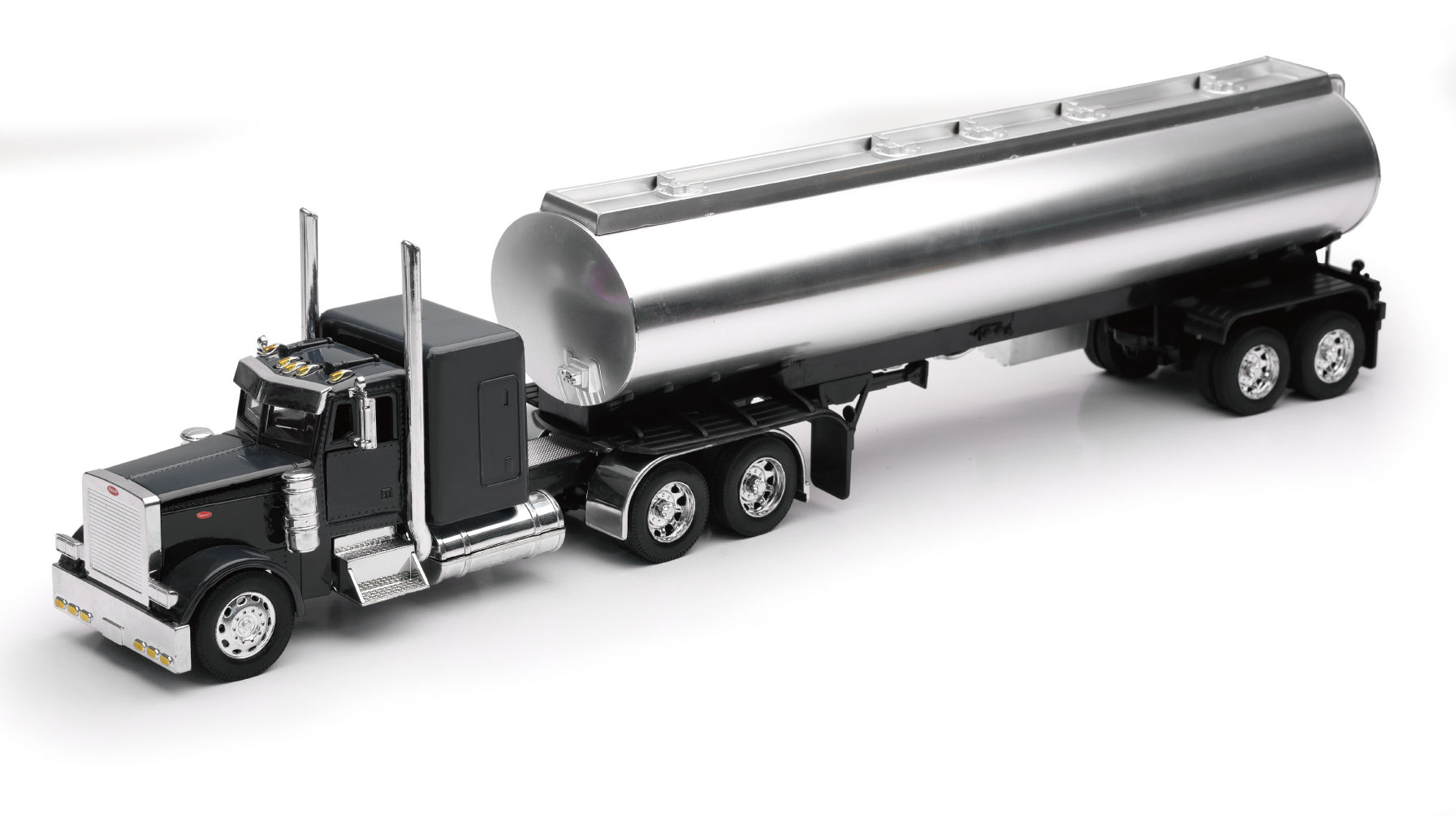 PBSS14323A  1:32 379 with Chrome Oil Tanker