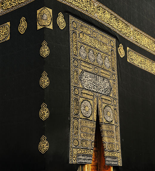 makkah-kaaba-door-with-verses-from-qoran-holy-book-gold.jpg