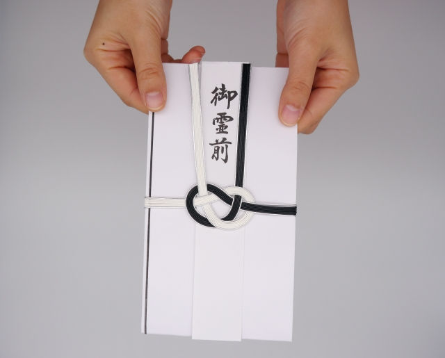 香典の渡し方｜通夜と葬儀どちらで香典を渡すのが正しい葬儀マナーなのか徹底解説 橙縁社 茨城県水戸市