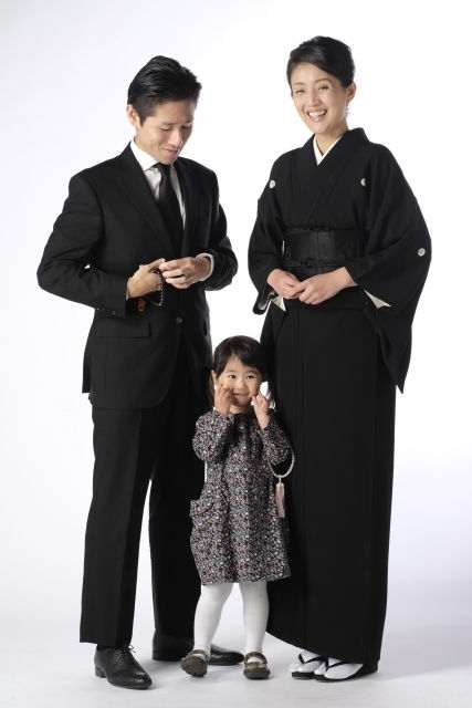 お葬式の服装マナー 子供編 葬儀参列時の喪服選びのポイントを徹底解説 橙縁社 茨城県水戸市
