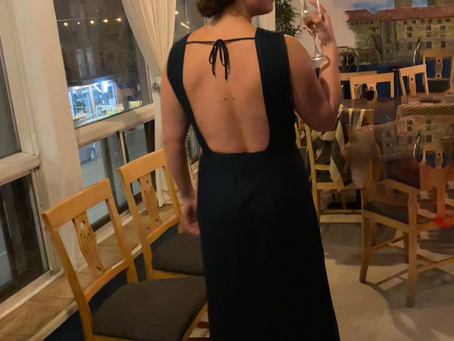 La Robe sur mesure d'Anne-Julie : Élégance séduisante pour sa soirée d'anniversaire à thème Gala