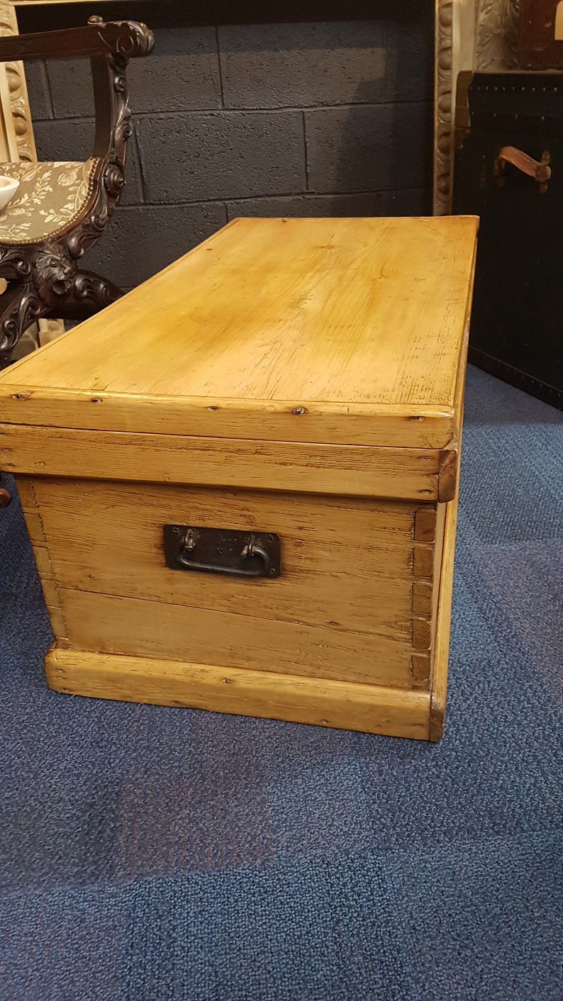 Thumbnail: Vintage Pine Trunk