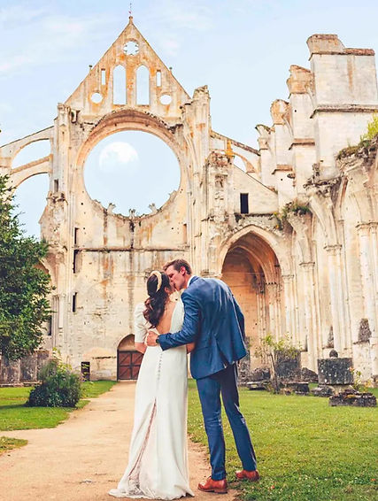 émotion pure et instantanés de bonheur, une photographie de mariage vibrante.