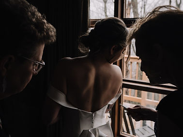 Bride getting ready stroudsmoor inn
