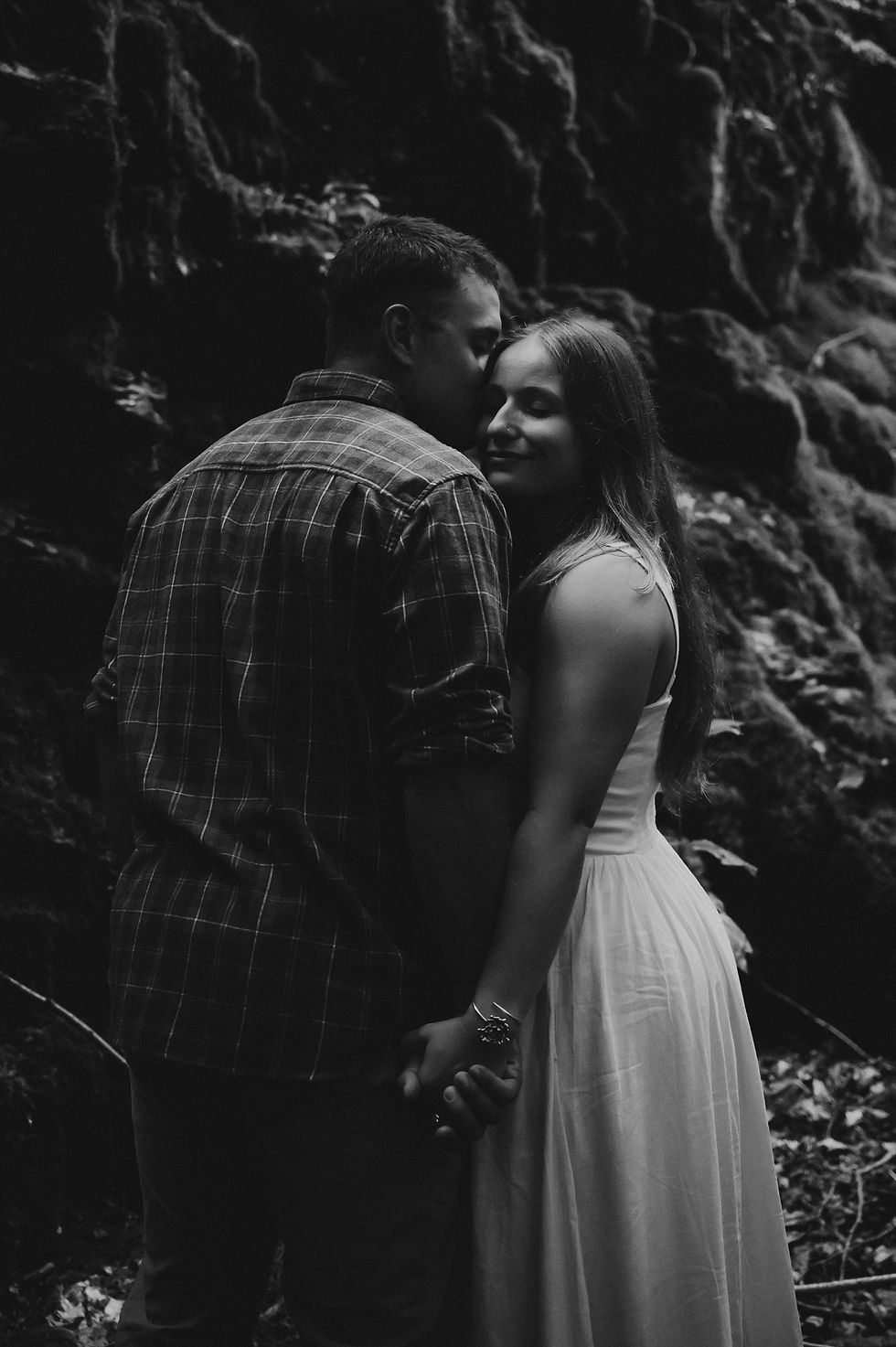 Jared & Zoë’s Buttermilk Falls Engagement Session | Pennsylvania Engagement Photographer