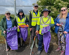 Witham Mayor Councillor Paul Heath on a litter pick with 4 members of Witham Wombles, all holding litter sacks and pickers, rain macs and hi-viz tabards