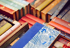 Красочная куча старых книг