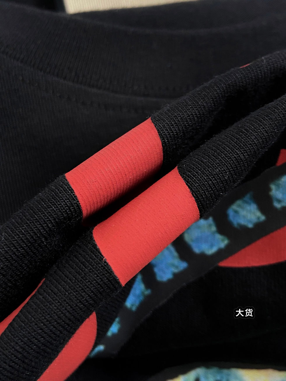Thumbnail: Snake tee