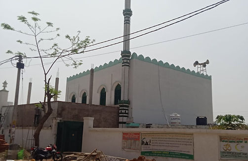 Children and women learning about their deen at the mosque’s community center.