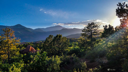 Garden of the Gods, Pikes Peak Sunset View, Colorado Springs, CO © 2021 Susie Rose 1300.jp