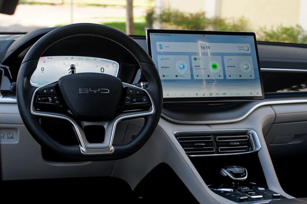 BYD Song Plus 2025 1.5 HÍBRIDO - BYD Carro elétrico em Curitiba na P1 Autos consultoria automotiva e venda de veículos premium em Curitiba