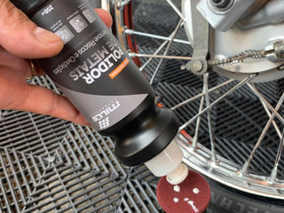 Como polir rodas de moto em casa e renovar o brilho cromado