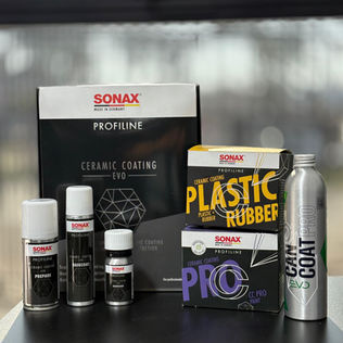 Embalagens de diferentes vitrificadores automotivos disponíveis no mercado, organizadas lado a lado, destacando opções de marcas como Sonax, Vonixx e Nasiol para proteção de pintura.