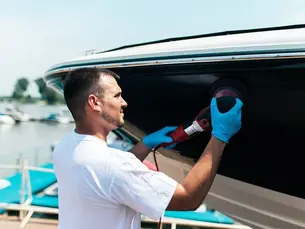 Polimento em Barcos: o que é, como funciona e quando fazer na sua embarcação