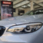 Farol de carro com aplicação de PPF da CR Películas em Curitiba e região