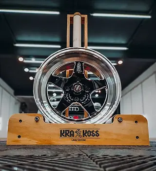 Suporte para rodar a roda de carro com segurança, roda de carro ao centro da imagem