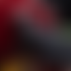 Aplicação profissional de revestimento cerâmico (vitrificador) na pintura de um carro por técnico da Snail Car Detail, garantindo máxima proteção e alto brilho em Curitiba.