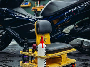 Lavagem de Motos: Conheça o Banco para Detailer de Motos da Krakoss Garage