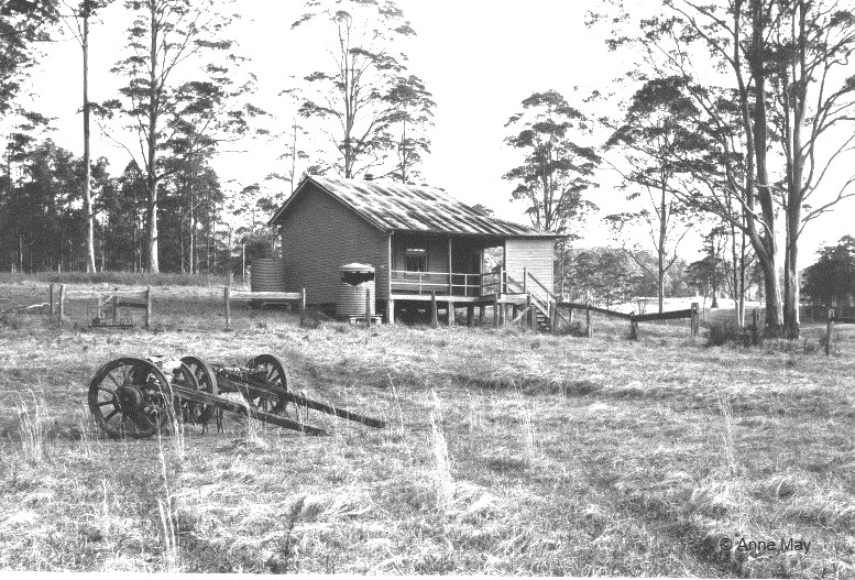 Brooklana School 1960s_edited.jpg