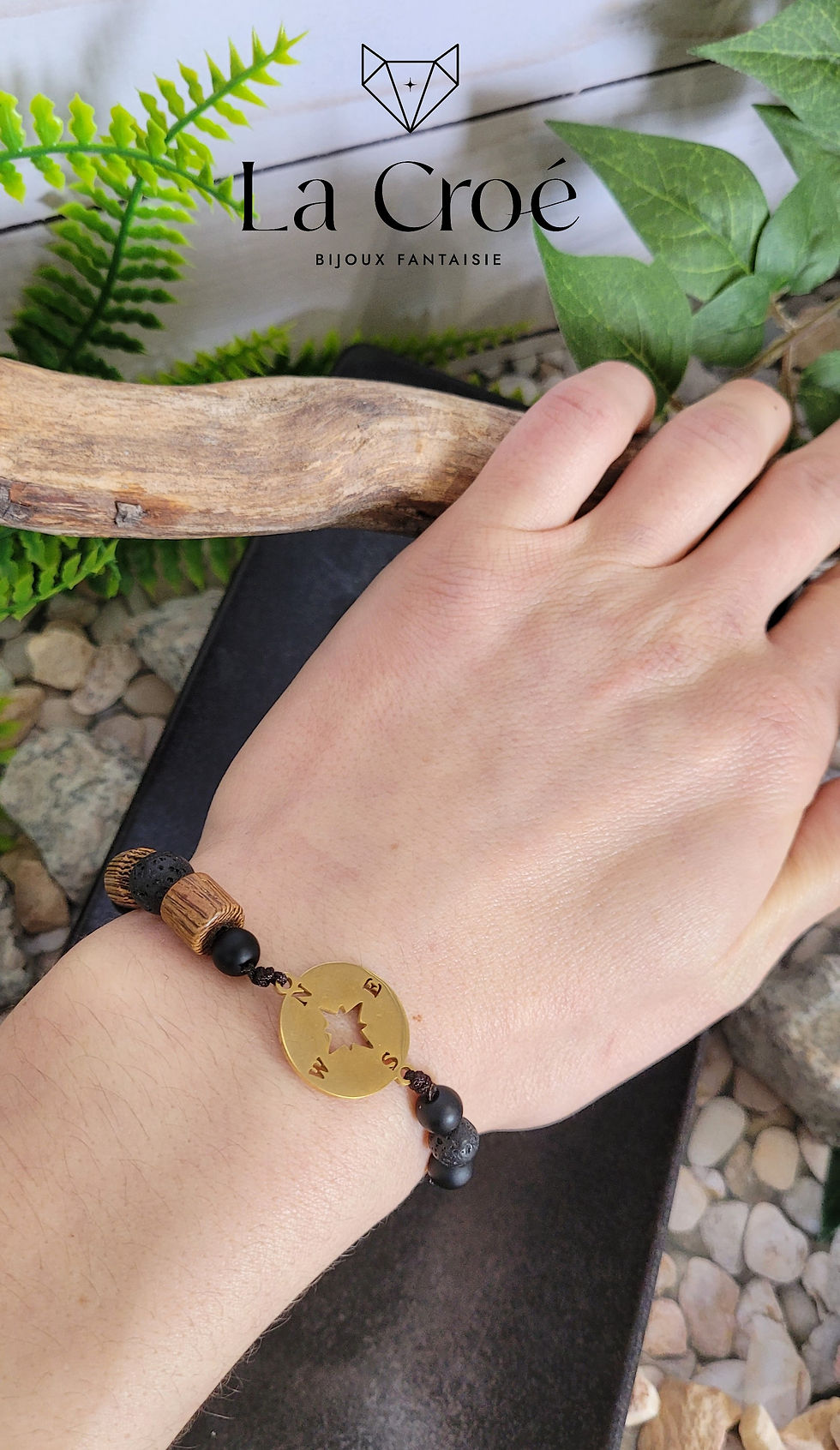 bracelet réglable avec motif de boussole en acier inoxydable doré avec perles de lave et bois wengue