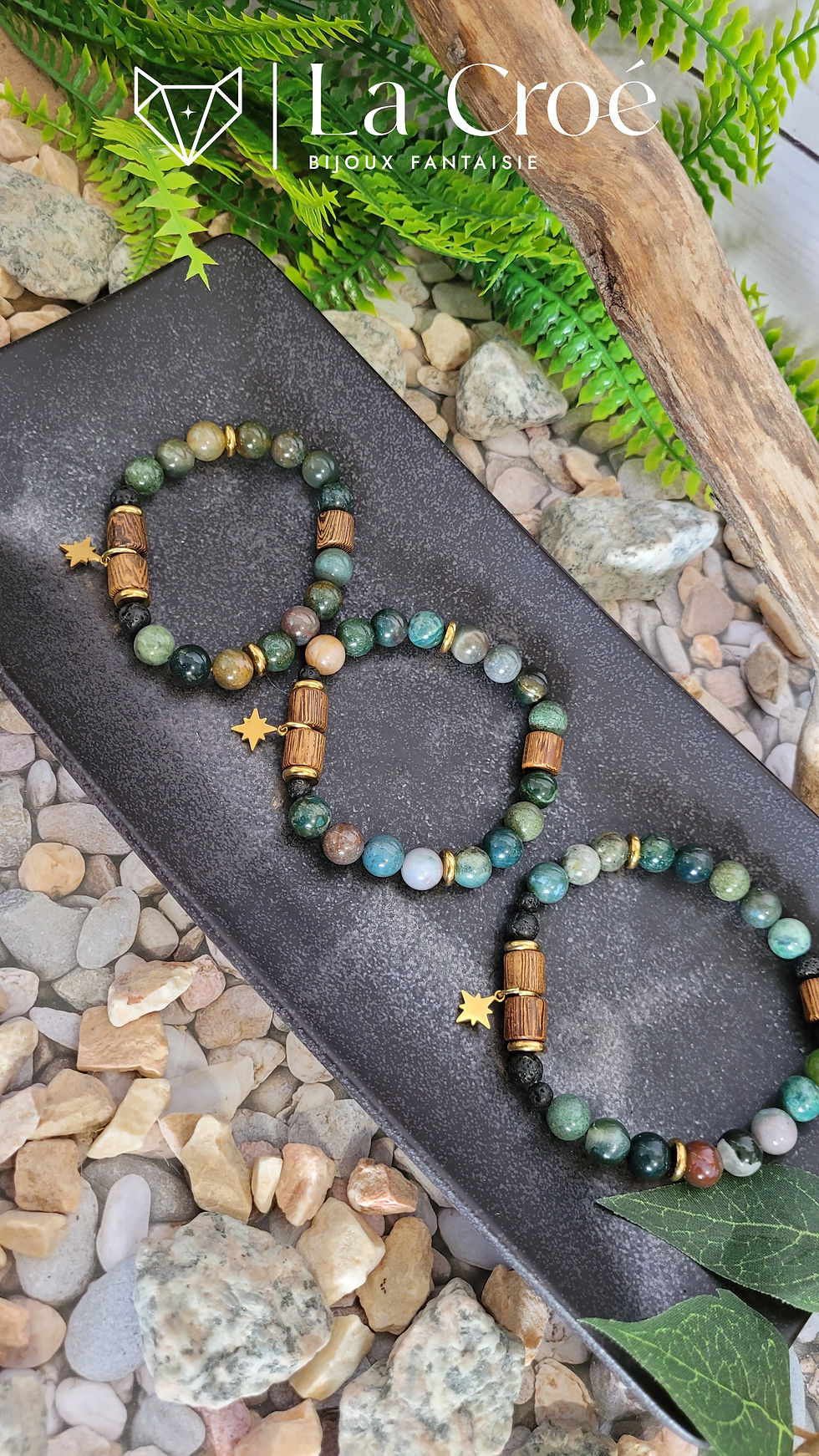 bracelet extensible de perles 8mm d'agate indienne et de bois wengue. pendentif en acier inoxydable doré.