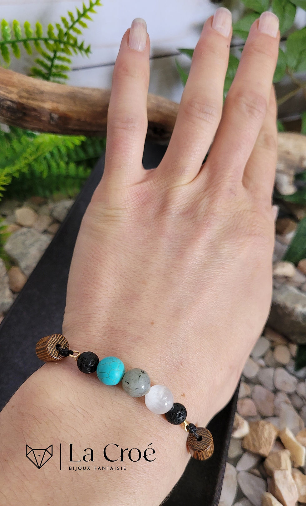 bracelet réglable avec perles de 3 variétés différentes et bois wengue