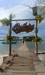 Starfish Beach in Rach Vem, Phu Quoc One of many pleasant and affordable floating restaura